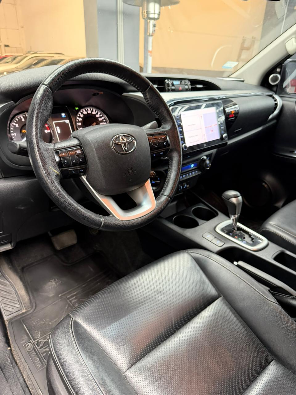 TOYOTA - HILUX  SRV  4X4   - AUTOMÁTICA  - 2022